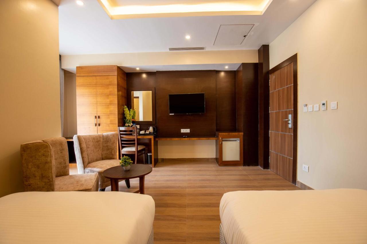 Hotel Palm International Butwal Екстер'єр фото