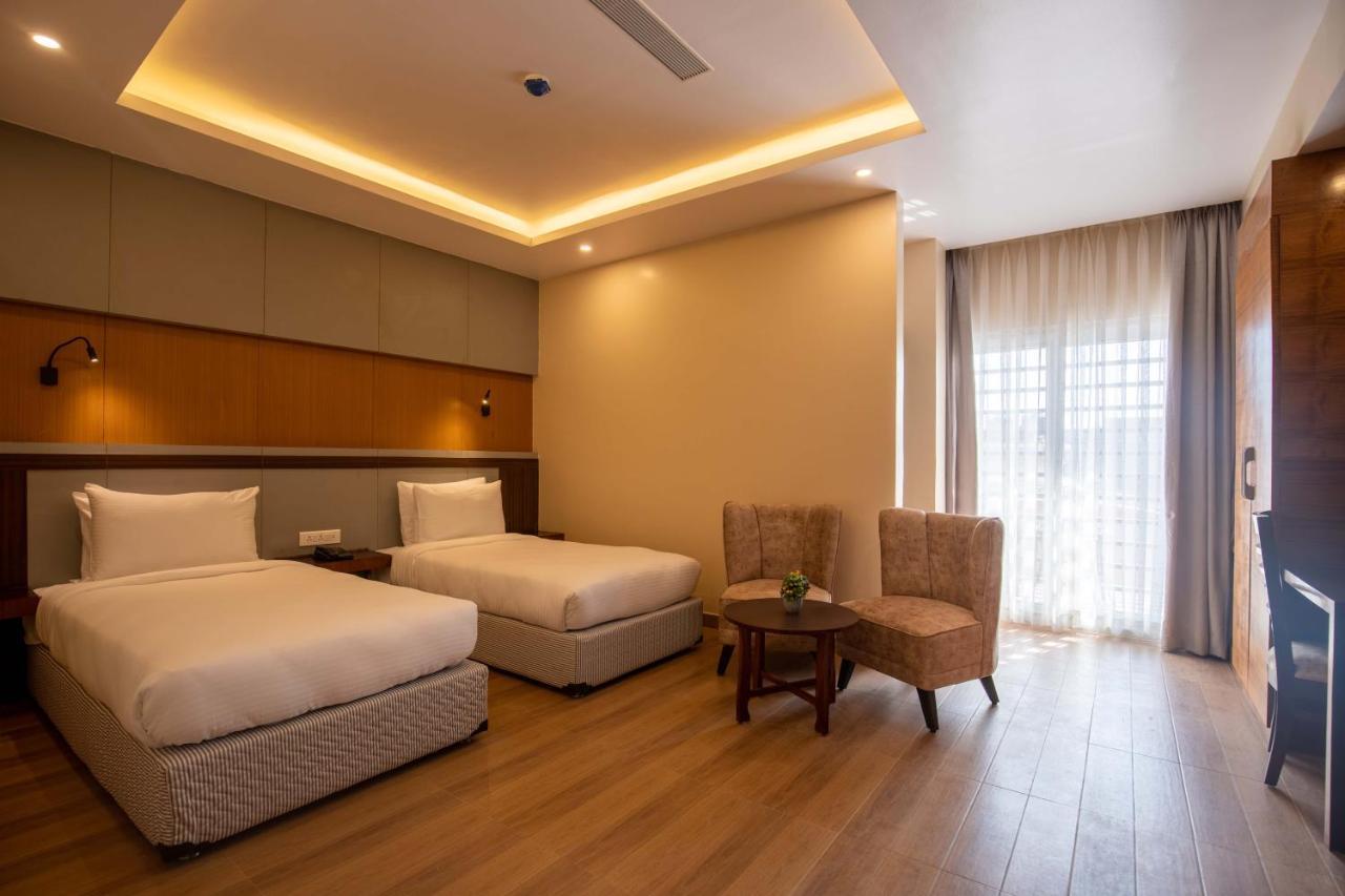 Hotel Palm International Butwal Екстер'єр фото
