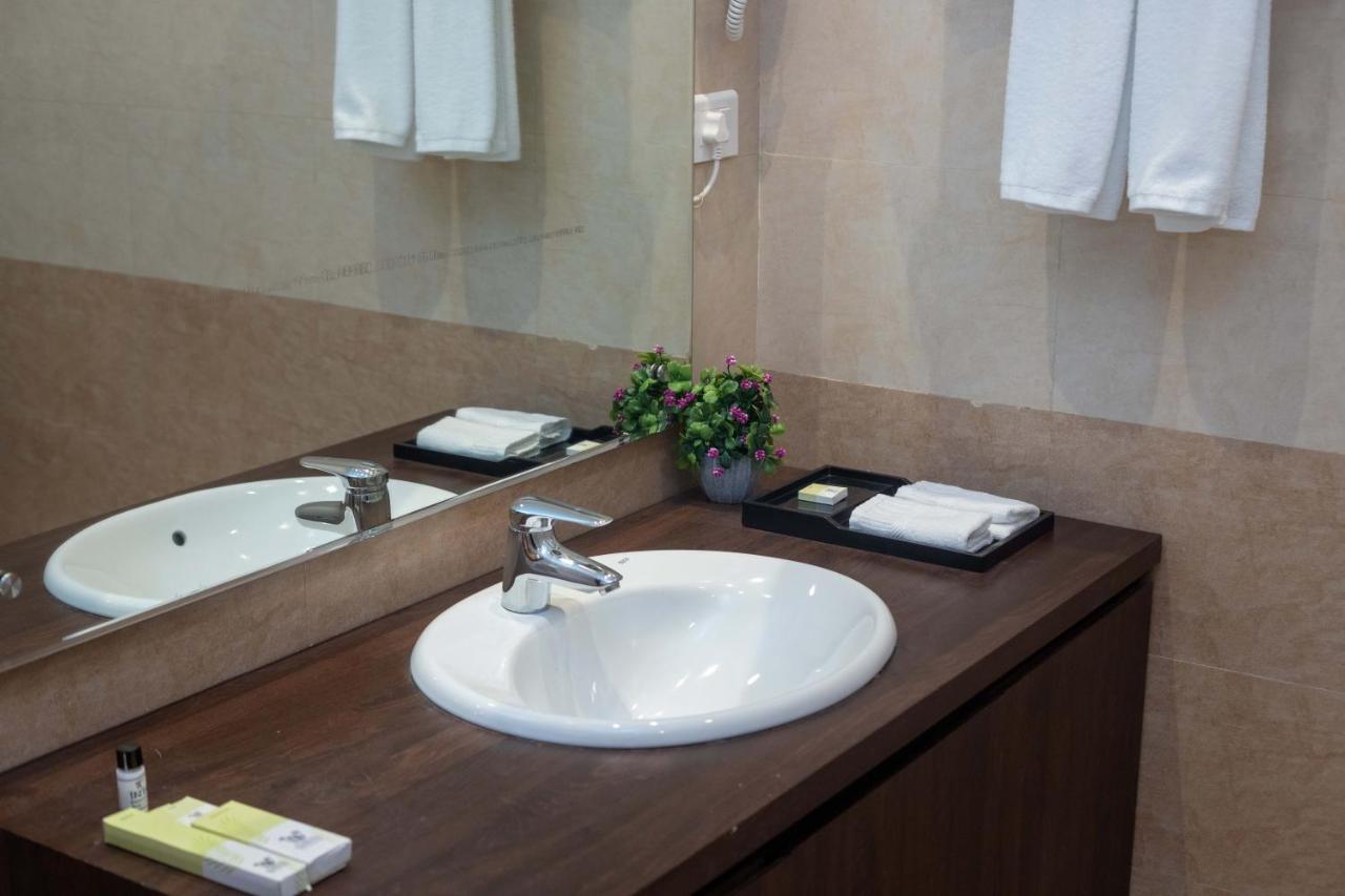 Hotel Palm International Butwal Екстер'єр фото