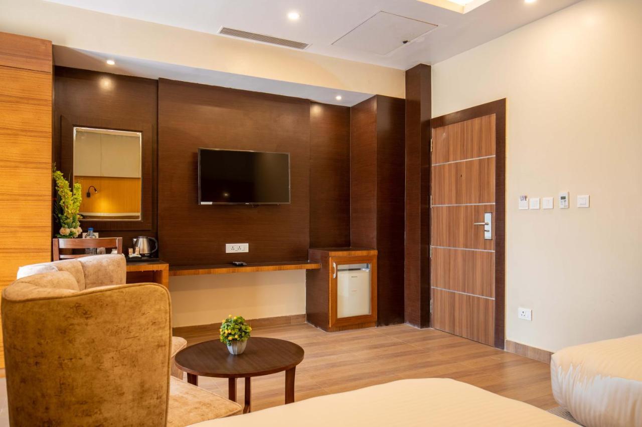 Hotel Palm International Butwal Екстер'єр фото
