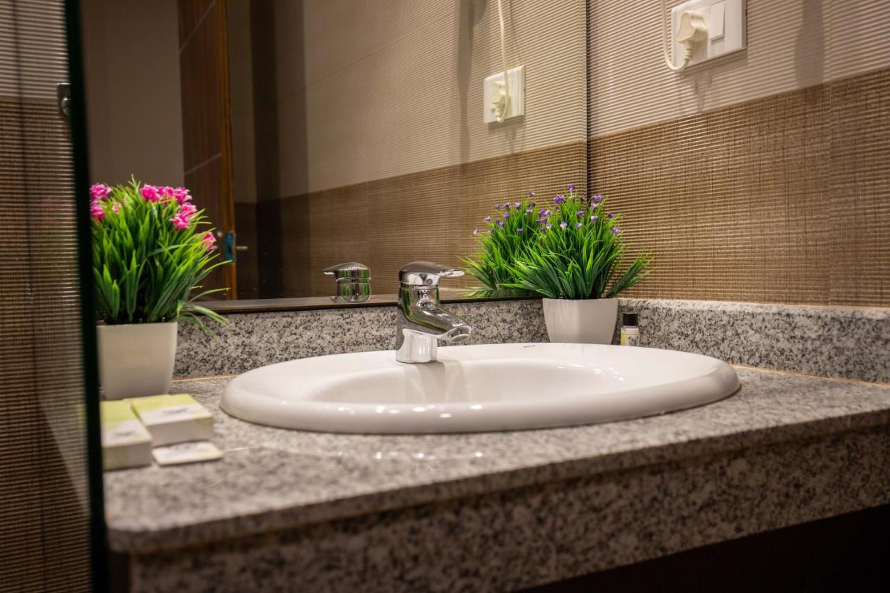 Hotel Palm International Butwal Екстер'єр фото